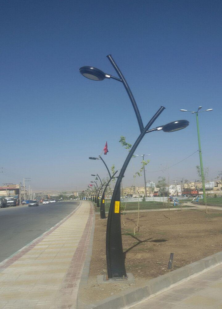 نصب پایه روشنایی تزئینی در شیراز 2 پایه روشنایی